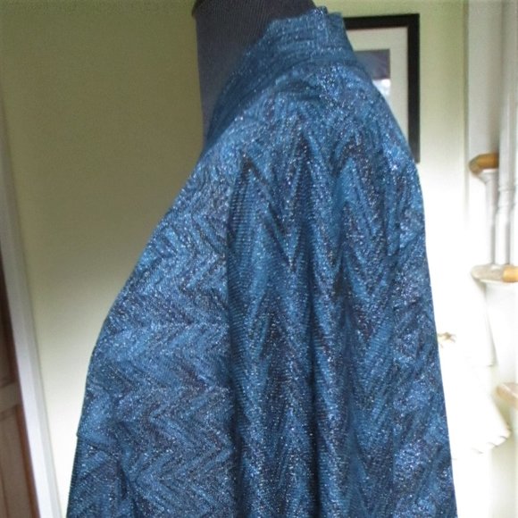 Blue Sweater - Picture 4 of 7